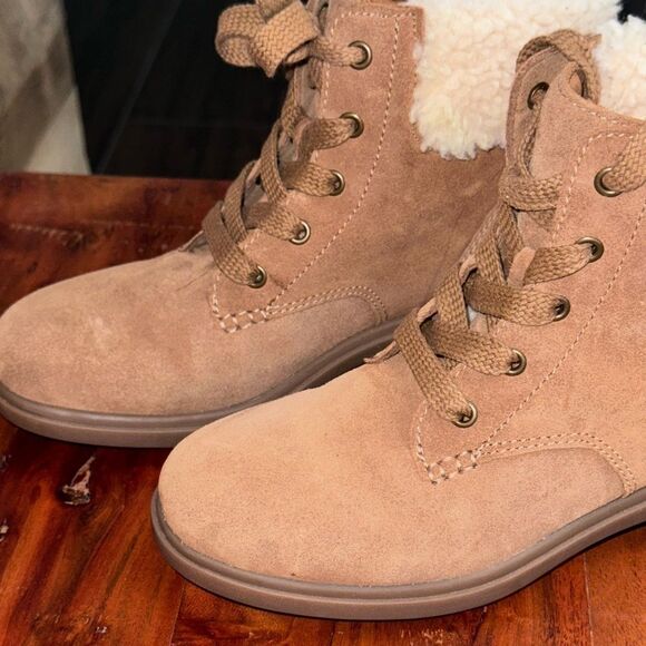 Authentic UGG Harrison lace boots sz 7 - Picture 2 of 7